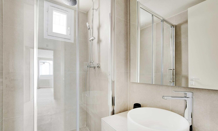Bathroom 5, Elegant Apartment - 2br/6p - Faubourg-du-roule, Paris
