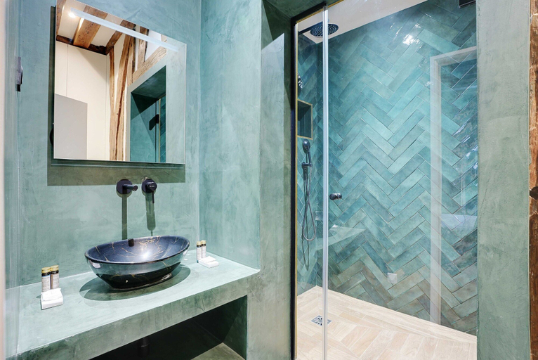 Bathroom 2, Amazing 3 BDR - Place des Vosges, Paris