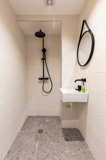 Bathroom 5, Charming Apartment - 1BD /6P - Near Eiffel Tower, Paris