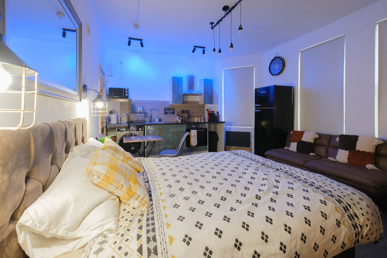 Room 2, Stylish Stays in Leeds, Hosted With Care, Leeds