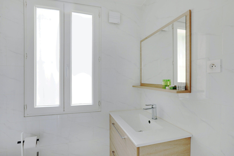 Bathroom 5, Gorgeous Apartment - 1bdr/4p - Bois Colombes, Hauts-de-Seine