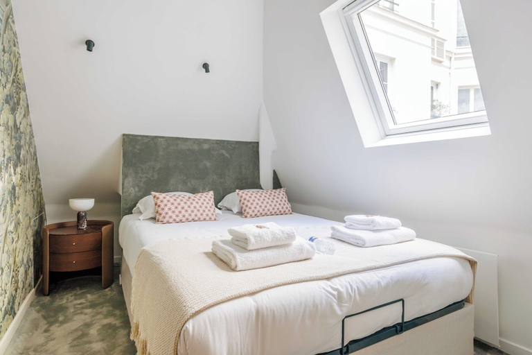 Bedroom 2, Classy apartment St Honore - Louvre, Paris
