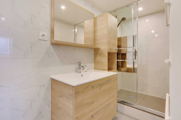 Bathroom, Amazing Apartment Near Beaubourg - Le Marais, Paris