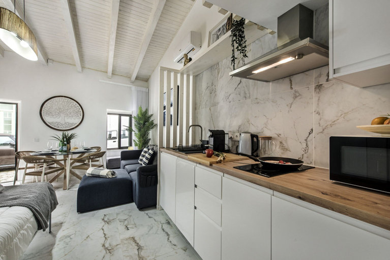 Room 5, Alca Arias Suite 20, Faro
