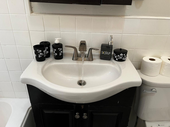Bathroom 3, Spacious Cozy Private Room, Newark