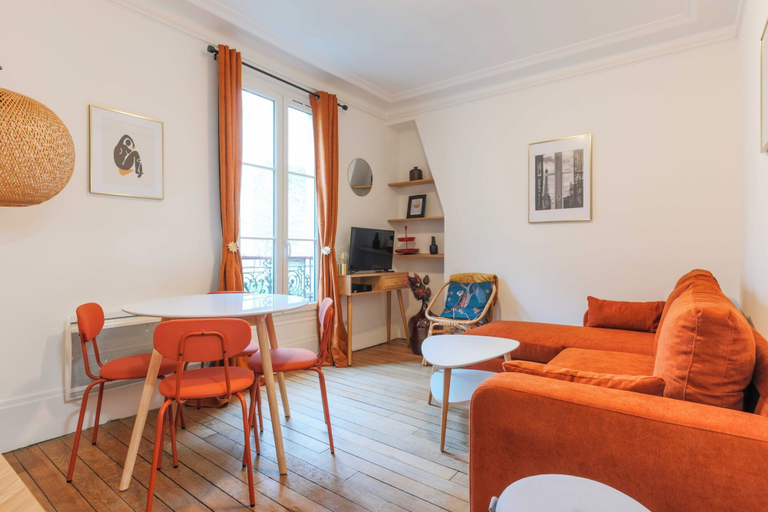 Others 5, Parisian getaway in the City of Light!, Paris