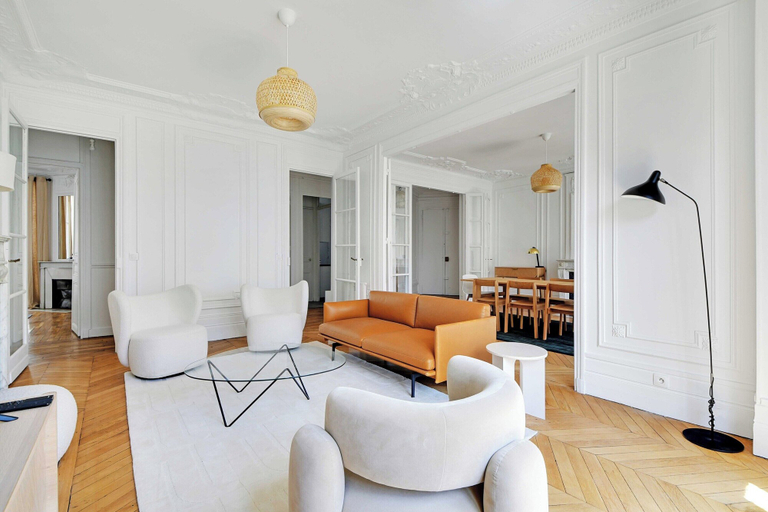 Living area 5, Elegant and Modern Apartment 3bd/ 6P - Eiffel Tower, Paris