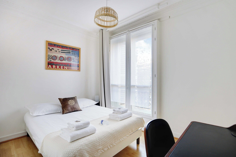 Bedroom 5, Experience the Parisian Lifestyle: 2BR Near Porte Maillot, Paris