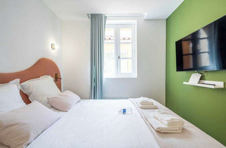 Room 4, Beautiful 2bdr Flat - Hyper Centre St Tropez, Var