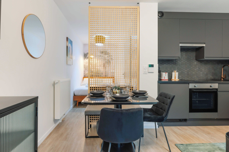 Private kitchen 2, Serene Break With Terrace on the Outskirts of Paris, Seine-Saint-Denis