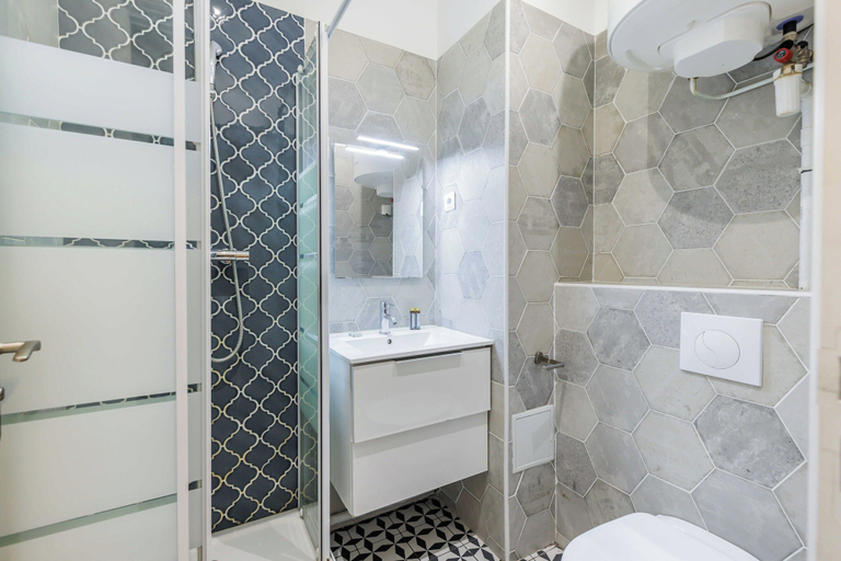 Bathroom 4, Serenity Near Saint-lazare Station, Paris
