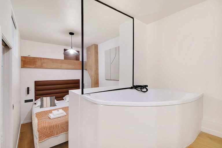 Bathroom 2, Sublime Apartment - 3br/8p - Sentier / Grand Rex, Paris