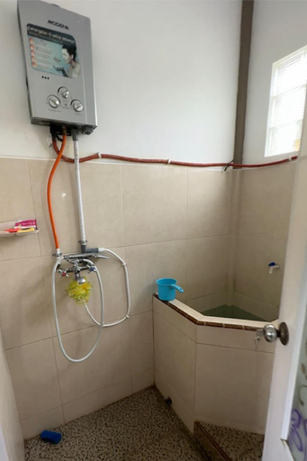 Bathroom 10