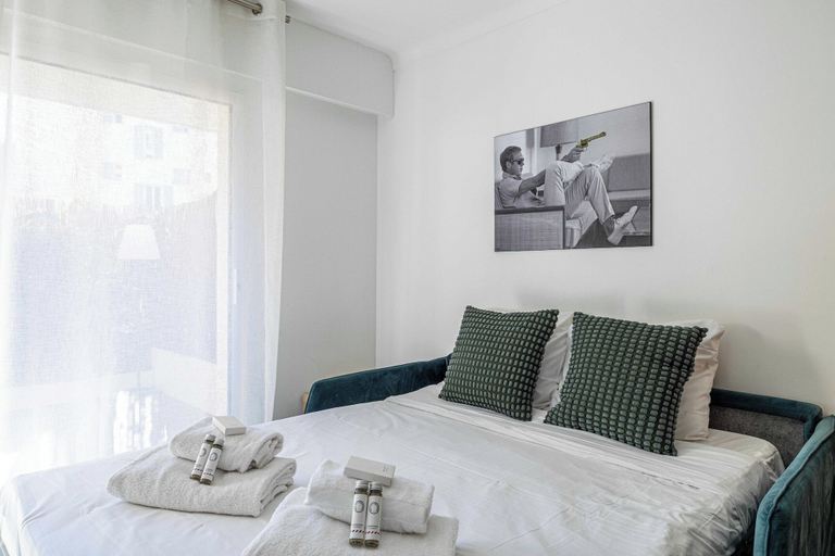 Room 2, Charming Apartment With Large Terrace, Alpes-Maritimes