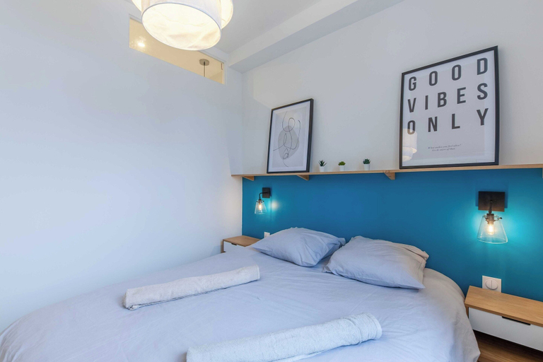 Bedroom 5, Apartment 4 People w/ Balcony 500m From the Beach, Calvados