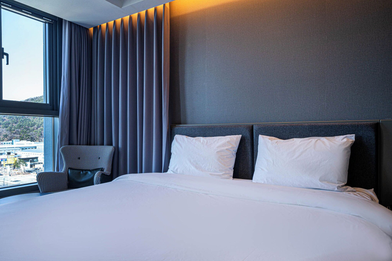 Bedroom 4, The Western Busan Hotel by StayNEO, Gangseo