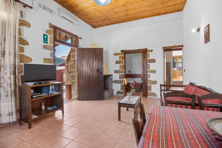 Room 4, Countryside Apartment 2 With Shared Swimming Pool, Crete