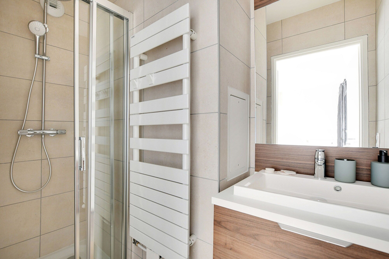 Bathroom 4, Magnificent apartment- 3BR 8P-Proche de la Seine, Hauts-de-Seine