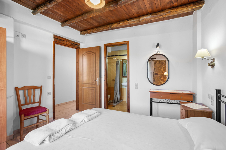 Bedroom 3, Countryside Apartment 1 With Shared Swimming Pool, Crete