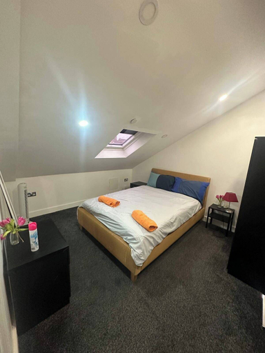 Room 2, Cardiff Cathedral Apartment, Cardiff