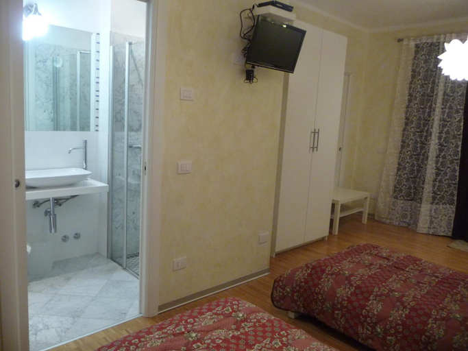 Bathroom 8