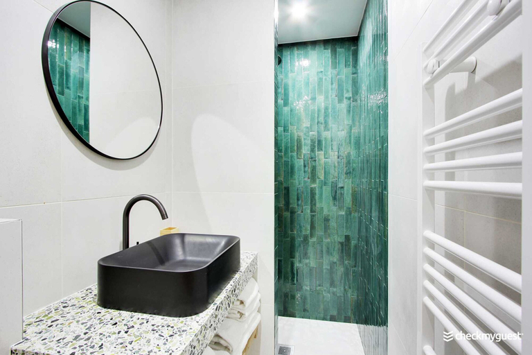 Bathroom 4, Stylish Apartment - 2br/6p - Le Marais, Paris