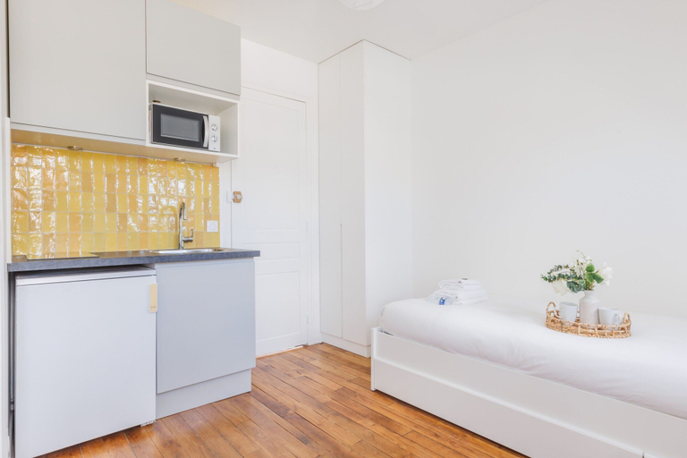 Room 2, Cozy Studio Renovated Rue Bugeaud, Paris