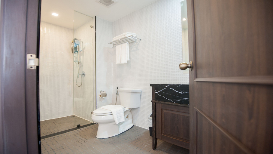 Bathroom 5, B2 Riverside Premier Hotel, Muang Chiang Mai