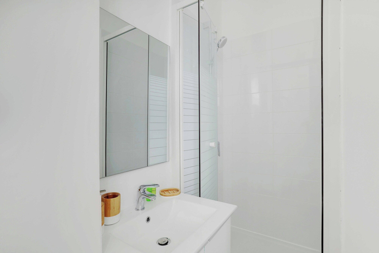 Bathroom 3, Modern Studio - 4P - Epinettes, Paris