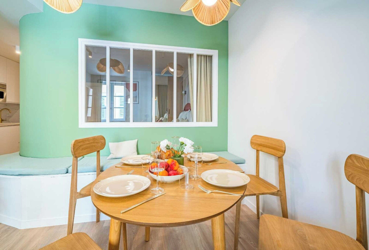 Dining 4, Cosy 2bdr Flat - Hyper Centre St Tropez, Var
