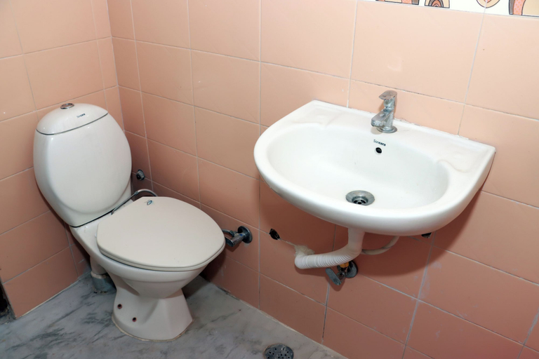 Bathroom 3, Hotel Gush  New Delhi Railway Station, Delhi