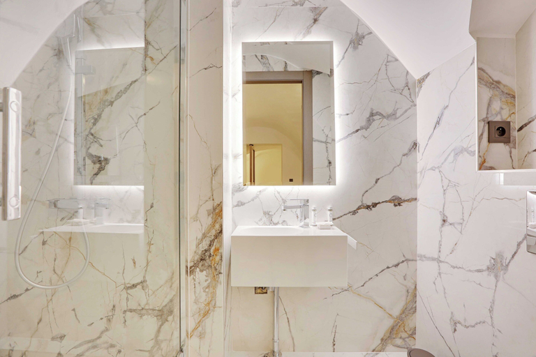 Bathroom 5, Chic Duplex - 2br/6p - Bonne-nouvelle/montorgueil, Paris