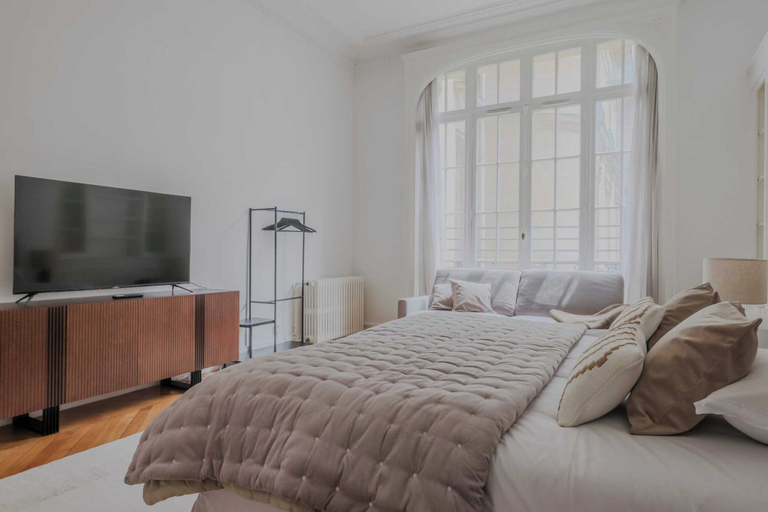 Room 3, Spacious Apartment - 5br/12p - Chaillot, Paris