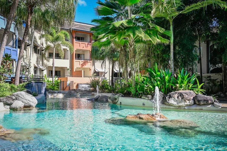 Room 4, Coral Luxe Resort - 9 Pools Gym BBQ, Cairns