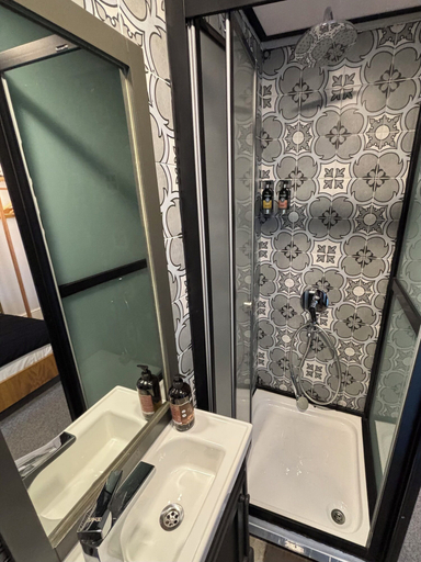 Bathroom 5, Mansion Milia, Adalar