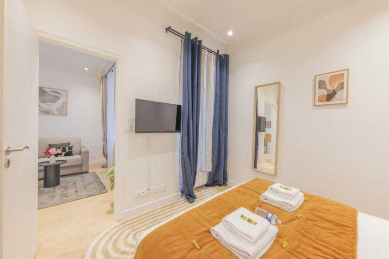 Room 5, Apartment With 1 Room in Batignolles, Paris