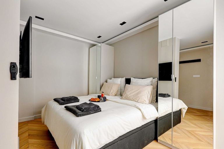 Room 3, Elegant Apartment With Ac-3br-10p-place des Vosges, Paris