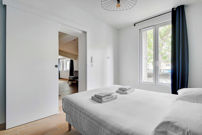 Bedroom 3, Refreshing 2bd/6p Apartment - 18th ard, Paris