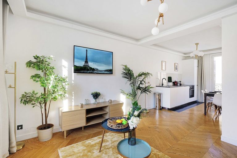 Living area 2, Magnificent Apartment - 2br/6p - Tour Eiffel, Paris