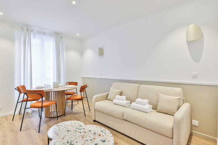 Dining 3, Super Apartment 4p/1br - Flee Market Saint Ouen, Seine-Saint-Denis