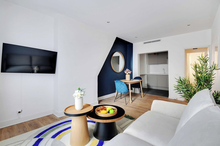 Living area 5, Modern Apartment - 1br/4p - Sacre-coeur, Paris