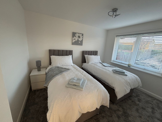 Room 2, 2-beds, Sleeps 4 w/ Parking, 15 Mins to St Andrews, Fife