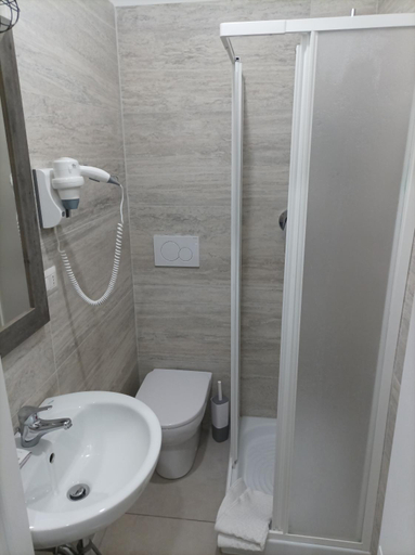Bathroom 3, IL Sole, Rome