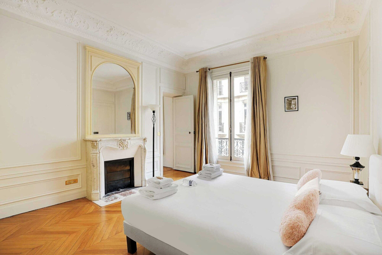 Room 5, Splendid Spacious Apartment - Trocadero, Paris