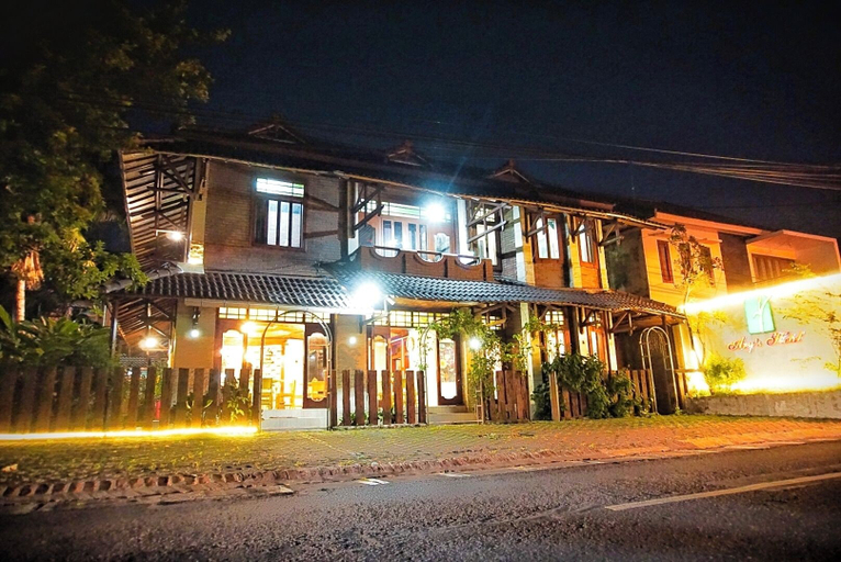 Exterior & Views