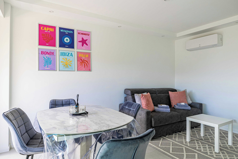 Dining 4, Elegance and Serenity With Terrace, View & A/C, Alpes-Maritimes