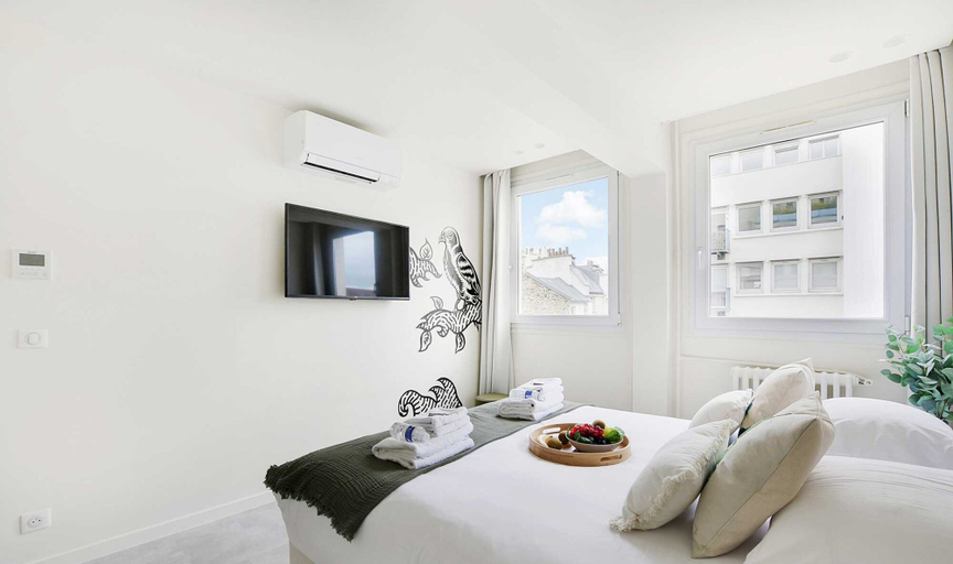 Bedroom 4, Elegant Apartment - 2br/6p - Faubourg-du-roule, Paris