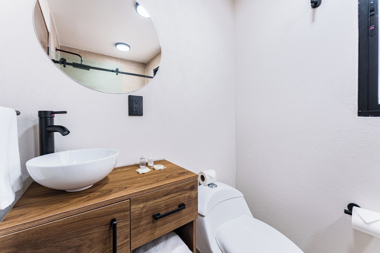 Bathroom 3, Cibeles Apartments by VH, Mexico City