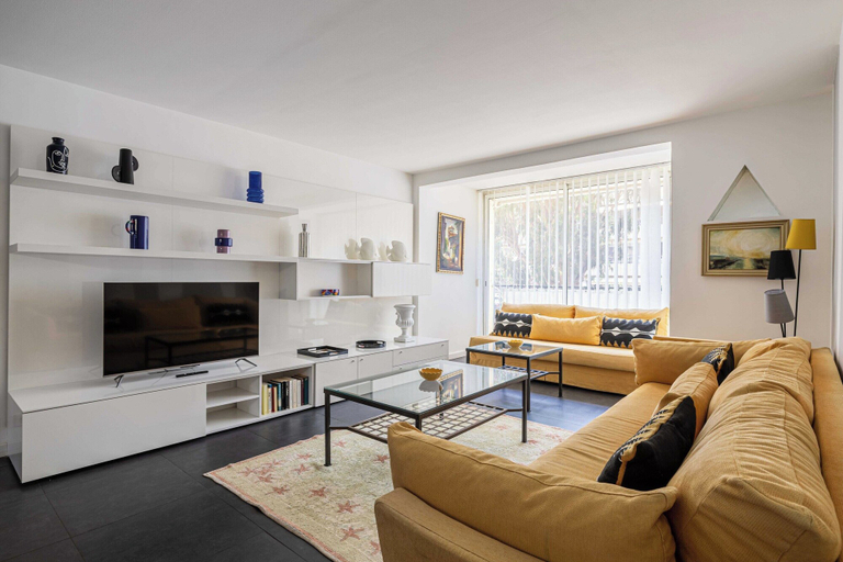 Living area, Splendid Flat in the Heart of Saint-tropez With Parking - 2br/4p, Var