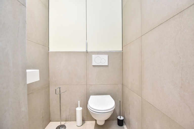 Bathroom 5, Spacious apartment - 3BR/8P - Pigalle/Musée Grévin, Paris